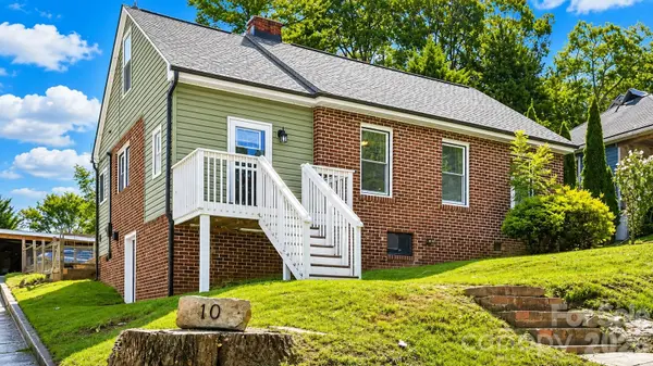 10 Enka Oak ST, Candler, NC 28715
