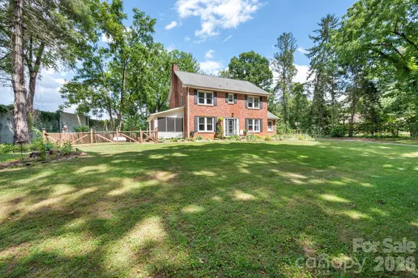 29 Chance Cove LN, Asheville, NC 28806