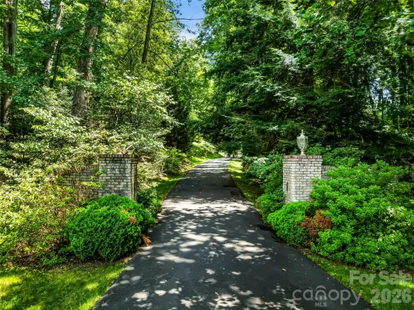 150 Rainbow View DR, Fletcher, NC 28732