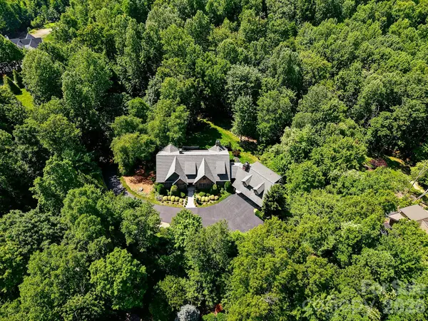 1333 Solomon CIR, Hendersonville, NC 28739