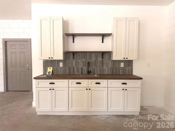1295 N Main AVE, Newton, NC 28658