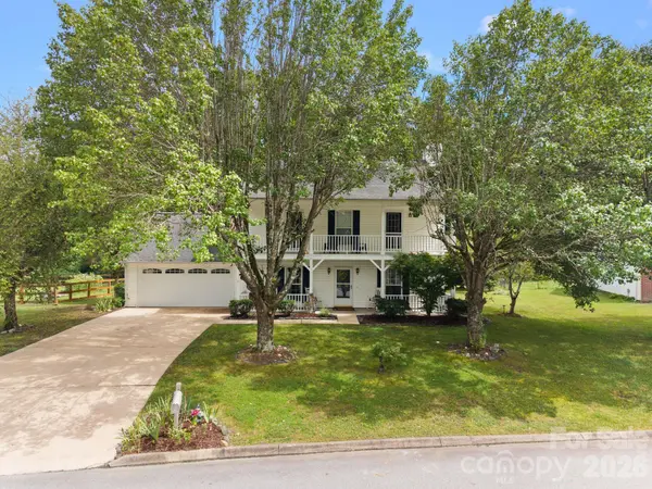 1040 Thorncrest DR, Fletcher, NC 28732