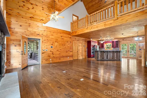 42 Chinaberry CT, Waynesville, NC 28785