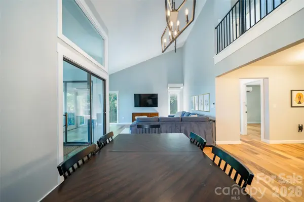 27 Walnut DR, Mills River, NC 28759