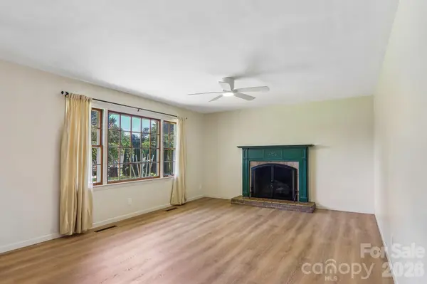 1153 Airport RD, Flat Rock, NC 28731