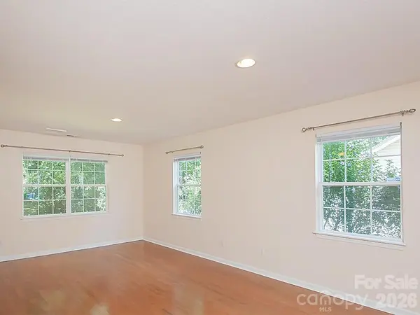 17 Pinecrest DR, Asheville, NC 28803