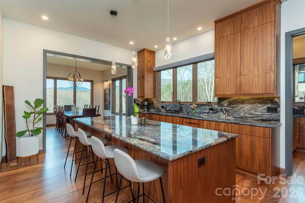 158 Riverbend Forest DR, Asheville, NC 28805