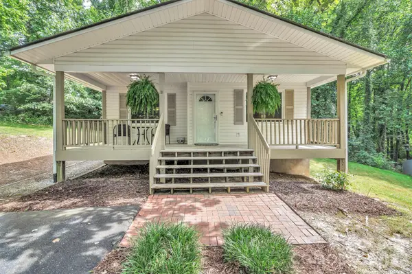 18 Mctindal CIR, Asheville, NC 28803