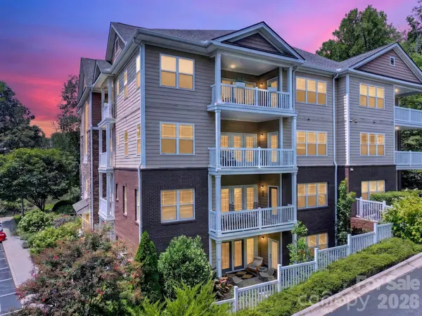 40 Hyannis DR #202, Asheville, NC 28804