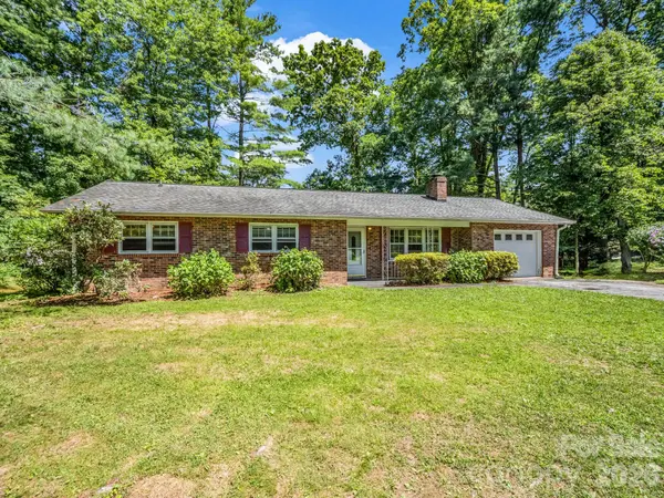 926 Toxaway CT, Hendersonville, NC 28791