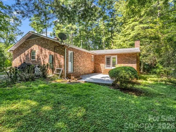 926 Toxaway CT, Hendersonville, NC 28791