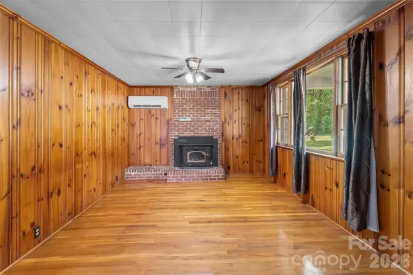 194 Virginia DR, Marion, NC 28752