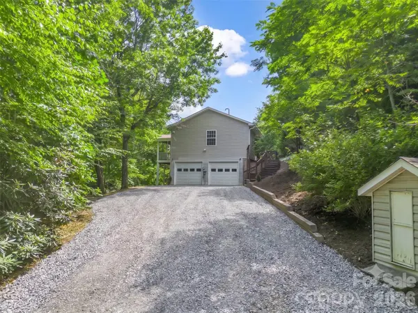 130 High Rock Acres DR, Black Mountain, NC 28711