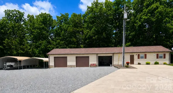 1368 Cajah Mountain RD, Hudson, NC 28638