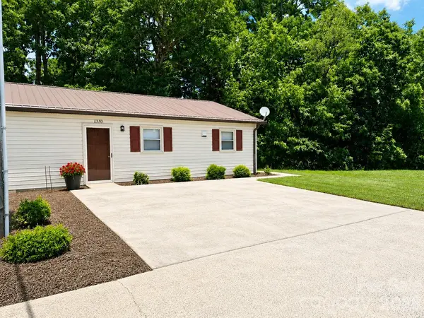 1368 Cajah Mountain RD, Hudson, NC 28638