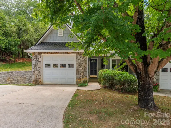 1 Willoughby Run DR, Asheville, NC 28803