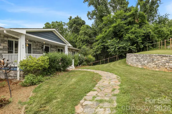 26 Crestwood DR, Arden, NC 28704