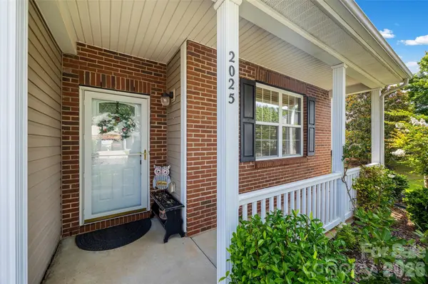 2025 Savannah Hills DR, Matthews, NC 28105
