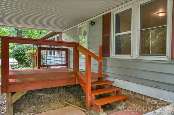 10 Canyon CV, Candler, NC 28715