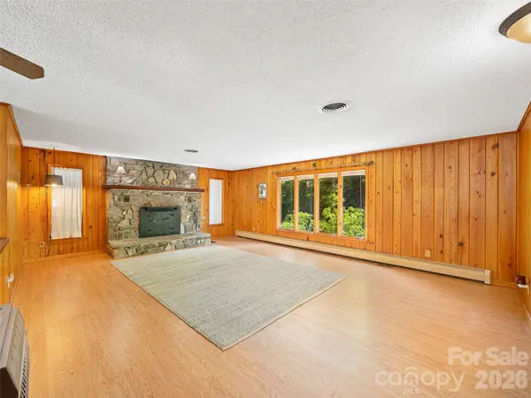 1065 Upper Pig Pen RD, Green Mountain, NC 28740