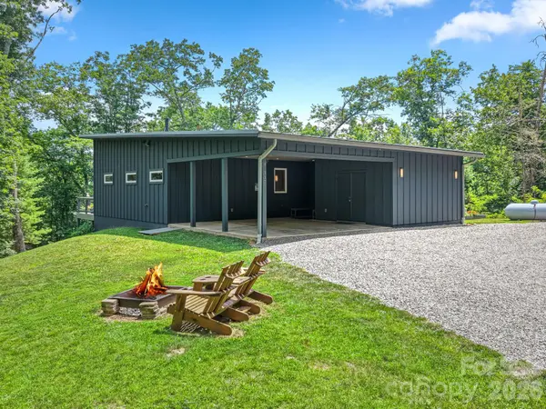 337 Leatherbreeches DR, Tuckasegee, NC 28783
