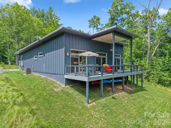 337 Leatherbreeches DR, Tuckasegee, NC 28783