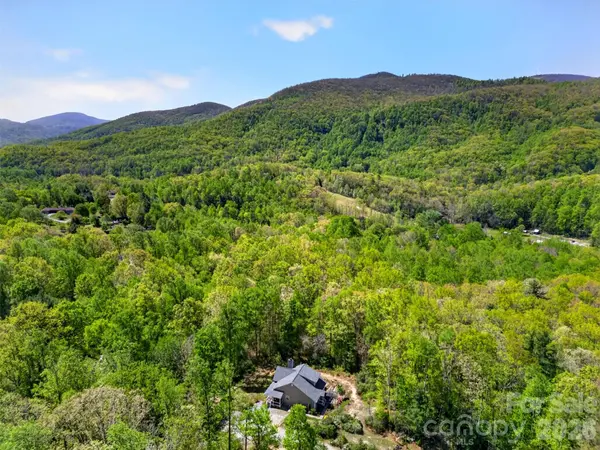 38 Pine Hill RD, Fairview, NC 28730