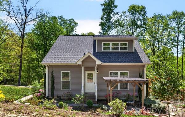38 Pine Hill RD, Fairview, NC 28730