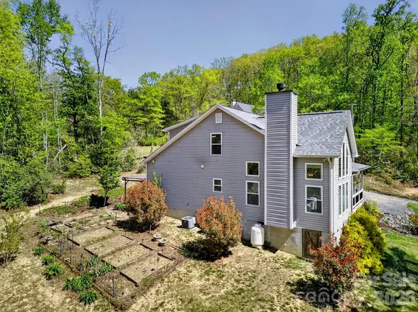 38 Pine Hill RD, Fairview, NC 28730