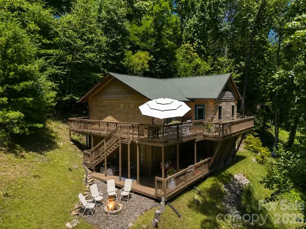 619 Leisure LN, Burnsville, NC 28714