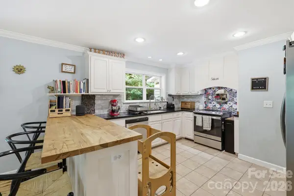 2 Coneflower CT, Black Mountain, NC 28711