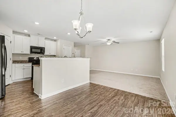 2240 Latimer LN, Charlotte, NC 28214