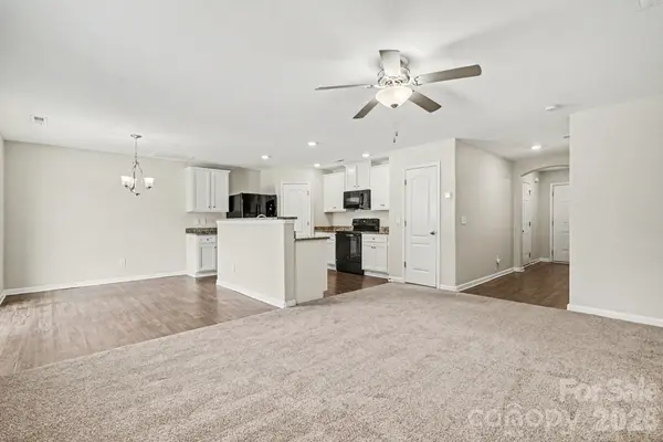 2240 Latimer LN, Charlotte, NC 28214