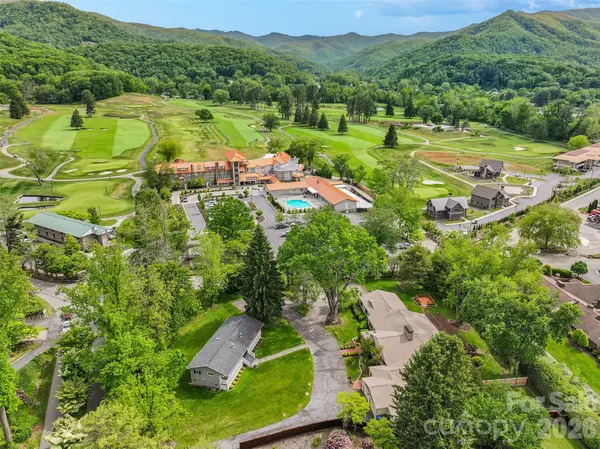 142 Country Club DR, Waynesville, NC 28786