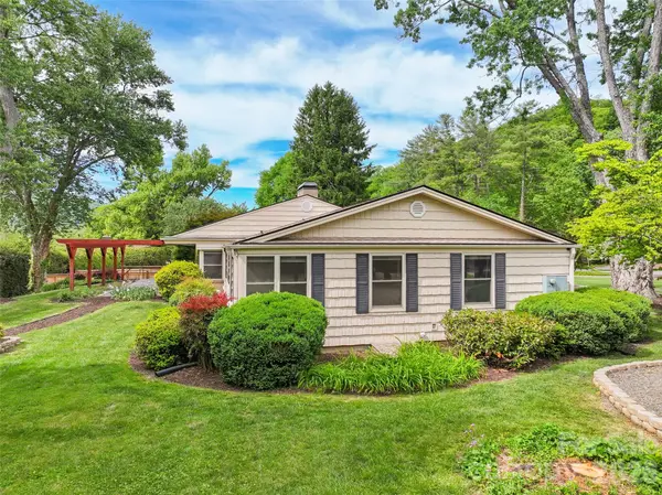 142 Country Club DR, Waynesville, NC 28786