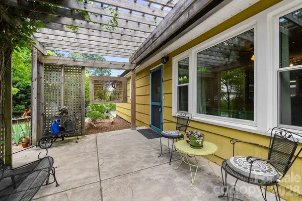 321 Sulphur Springs RD, Asheville, NC 28806