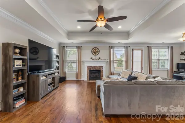 1776 White Water CT, Hickory, NC 28602