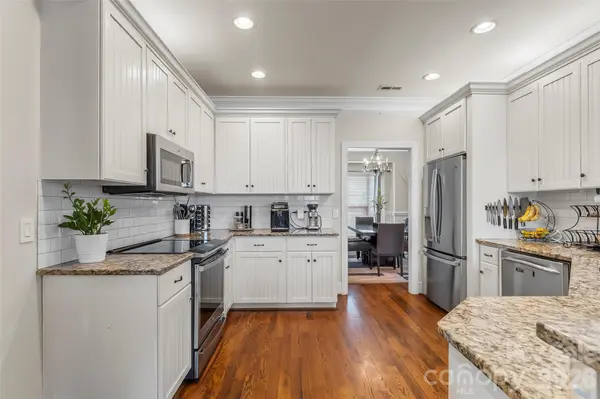 1776 White Water CT, Hickory, NC 28602