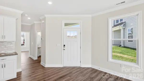 37 Creekview RD, Hendersonville, NC 28792