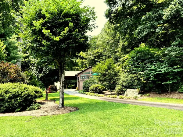 4 Timbersong DR, Weaverville, NC 28787