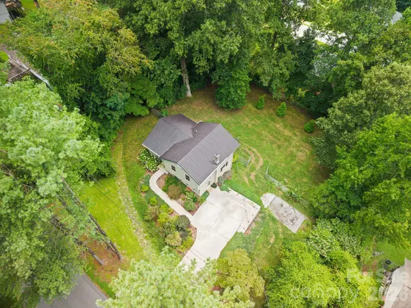 135 Plantation DR, Hendersonville, NC 28792