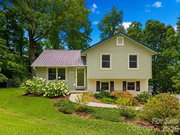 135 Plantation DR, Hendersonville, NC 28792