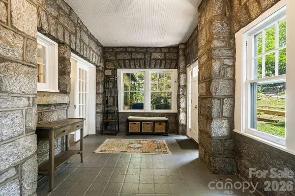 25 Saint Dunstans CIR, Asheville, NC 28803