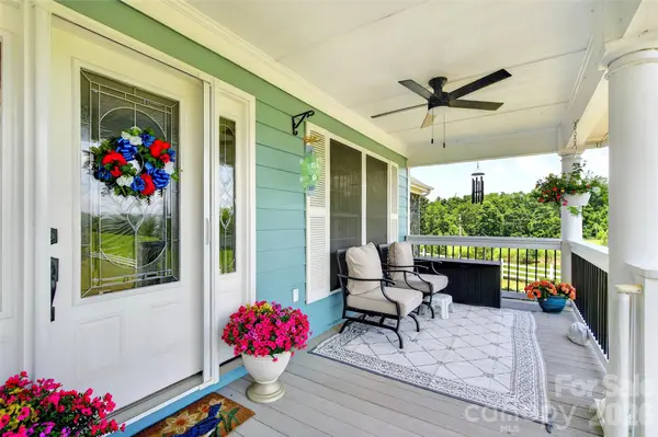 1174 Dale RD, Spruce Pine, NC 28777