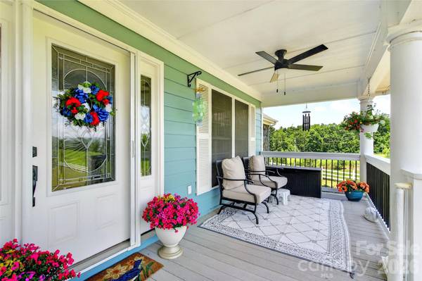 1174 Dale RD, Spruce Pine, NC 28777