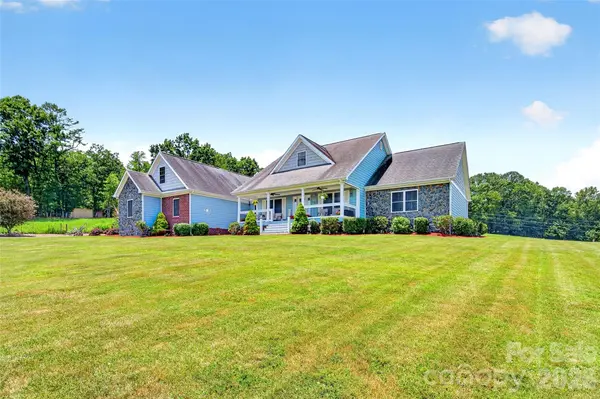 1174 Dale RD, Spruce Pine, NC 28777