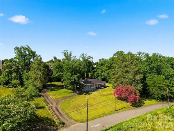 104 31st AVE NE, Hickory, NC 28601