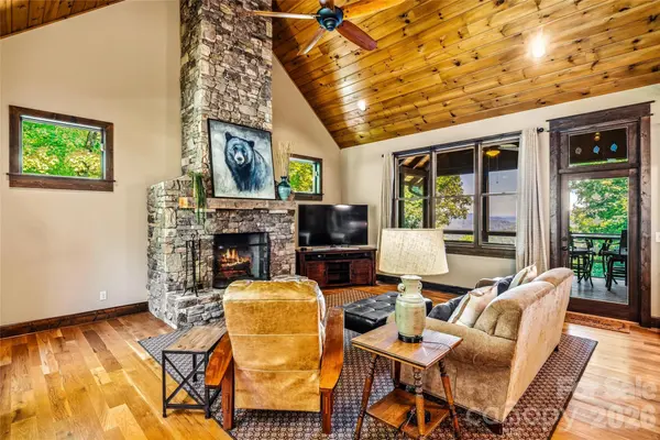 136 Merrills Ridge RD, Asheville, NC 28803