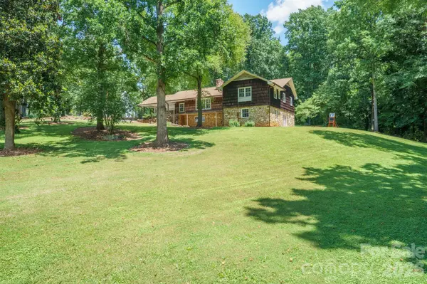 229 Rocky LN, Lincolnton, NC 28092