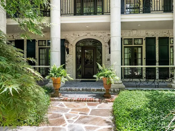 4523 Fox Brook LN, Charlotte, NC 28211